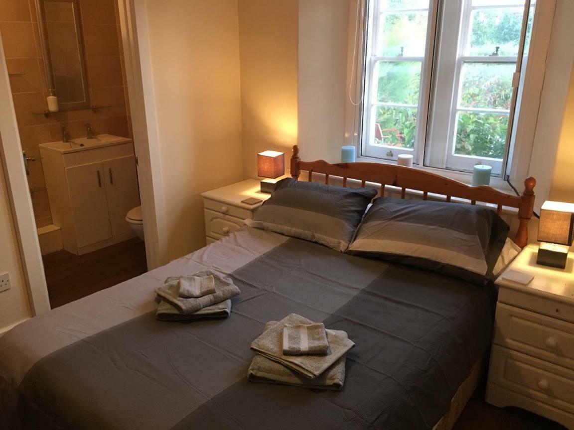 Holly Grove - Homestay Bristol